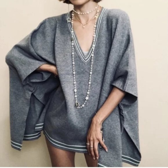 House of Harlow 1960 Sweaters - House of Harlow 1960 V-Neck Heather Gray Poncho Shrug Sweater, OSFA. Like New